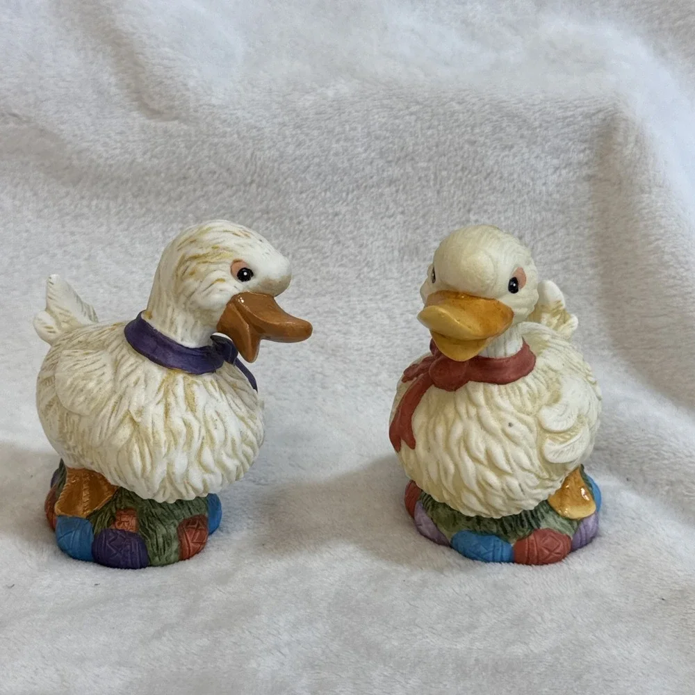 Vintage Duck Figurines Set of 2 Yarn Ball Base‎ Home Decor Shelf Display